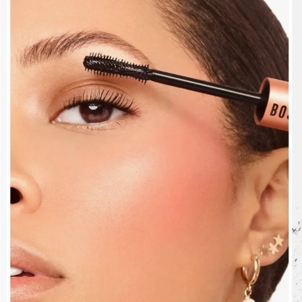 Bossy ONYX Volumizing Black Mascara for Defined Lashes